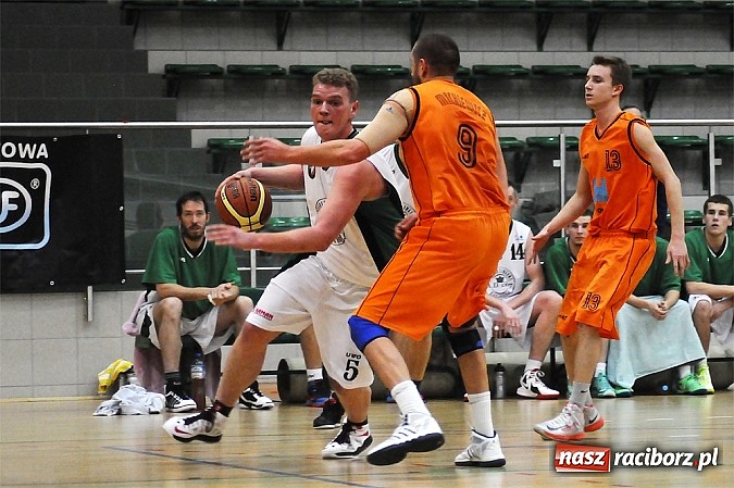 Zdjęcie w galerii na portalu naszraciborz.pl: Koszykówka. Święty Mikołaj łaskawy dla Katowic wiadomości z regionu