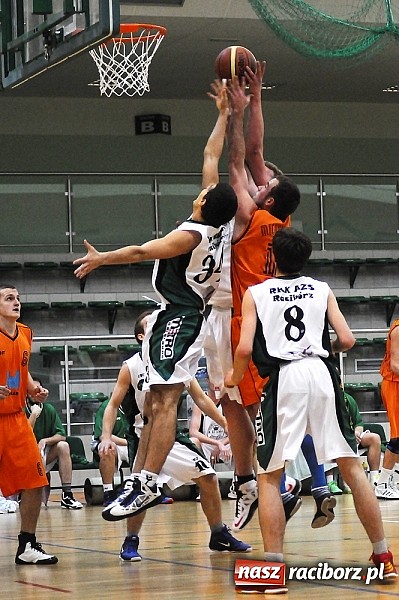 Zdjęcie w galerii na portalu naszraciborz.pl: Koszykówka. Święty Mikołaj łaskawy dla Katowic wiadomości z regionu