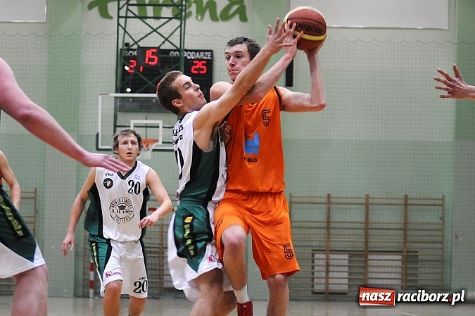 Zdjęcie w galerii na portalu naszraciborz.pl: Koszykówka. Święty Mikołaj łaskawy dla Katowic wiadomości z regionu