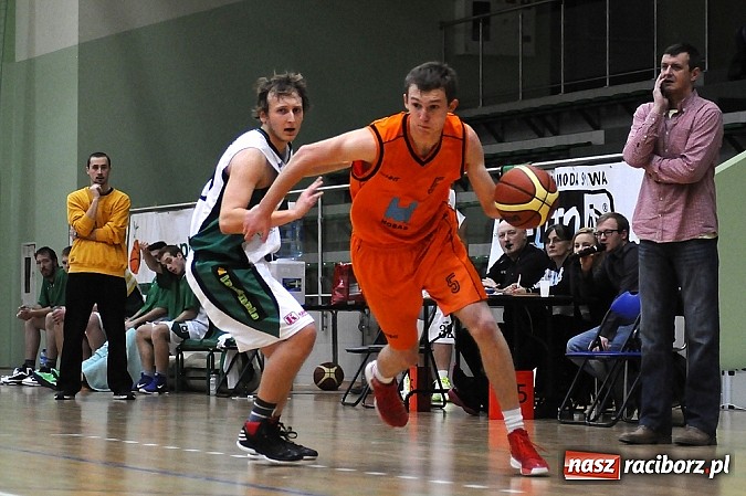 Zdjęcie w galerii na portalu naszraciborz.pl: Koszykówka. Święty Mikołaj łaskawy dla Katowic wiadomości z regionu