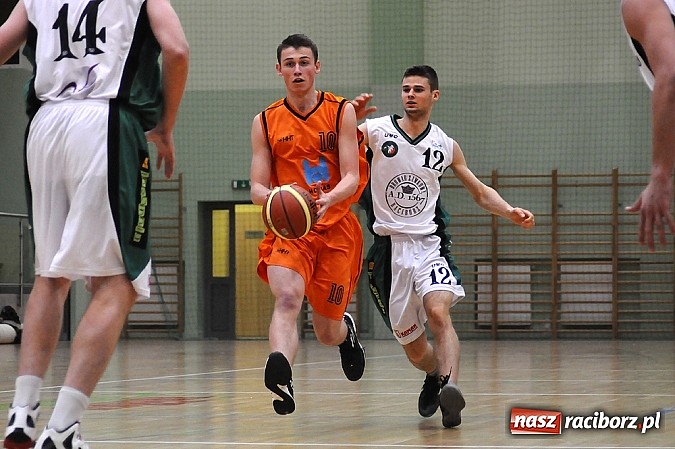 Zdjęcie w galerii na portalu naszraciborz.pl: Koszykówka. Święty Mikołaj łaskawy dla Katowic wiadomości z regionu