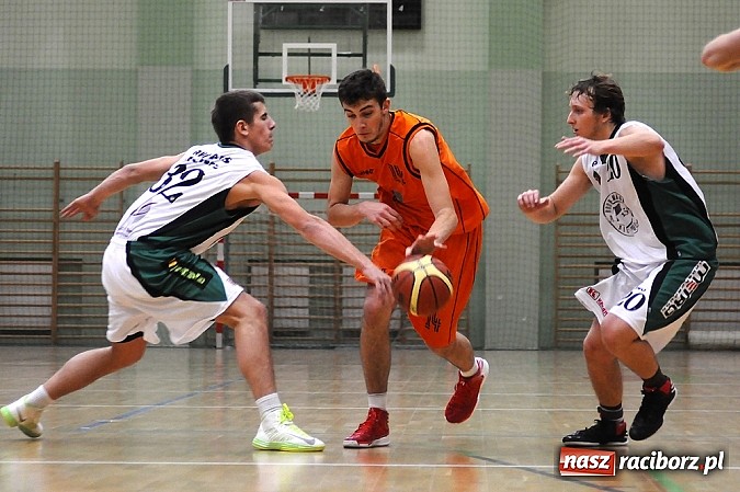 Zdjęcie w galerii na portalu naszraciborz.pl: Koszykówka. Święty Mikołaj łaskawy dla Katowic wiadomości z regionu