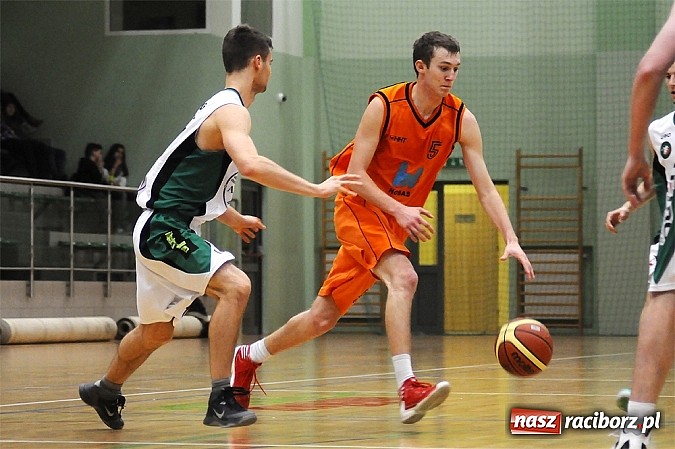 Zdjęcie w galerii na portalu naszraciborz.pl: Koszykówka. Święty Mikołaj łaskawy dla Katowic wiadomości z regionu