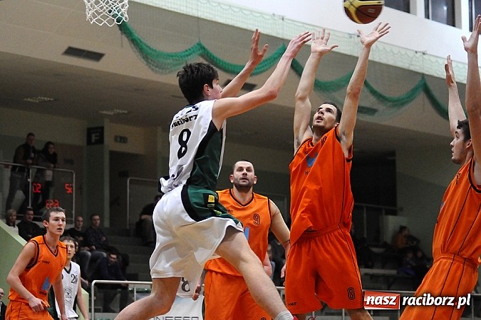 Zdjęcie w galerii na portalu naszraciborz.pl: Koszykówka. Święty Mikołaj łaskawy dla Katowic wiadomości z regionu