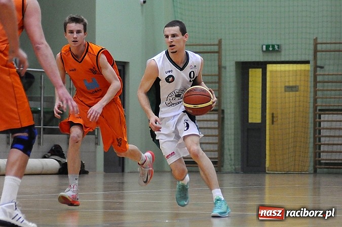 Zdjęcie w galerii na portalu naszraciborz.pl: Koszykówka. Święty Mikołaj łaskawy dla Katowic wiadomości z regionu