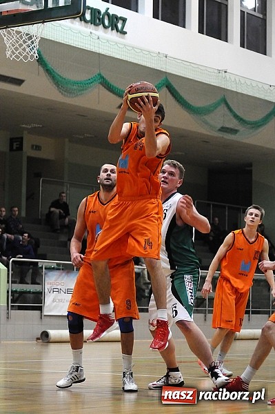 Zdjęcie w galerii na portalu naszraciborz.pl: Koszykówka. Święty Mikołaj łaskawy dla Katowic wiadomości z regionu