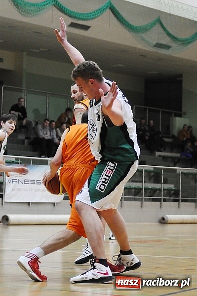 Zdjęcie w galerii na portalu naszraciborz.pl: Koszykówka. Święty Mikołaj łaskawy dla Katowic wiadomości z regionu