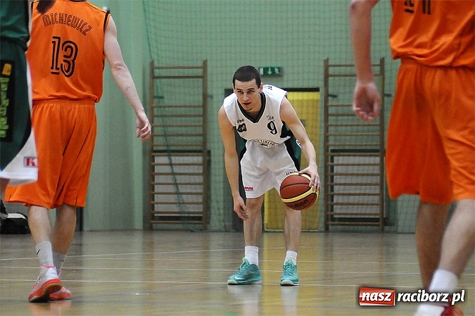 Zdjęcie w galerii na portalu naszraciborz.pl: Koszykówka. Święty Mikołaj łaskawy dla Katowic wiadomości z regionu