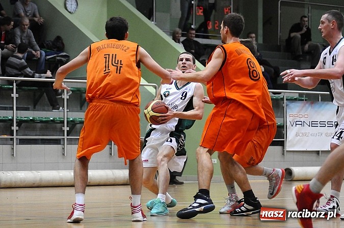 Zdjęcie w galerii na portalu naszraciborz.pl: Koszykówka. Święty Mikołaj łaskawy dla Katowic wiadomości z regionu