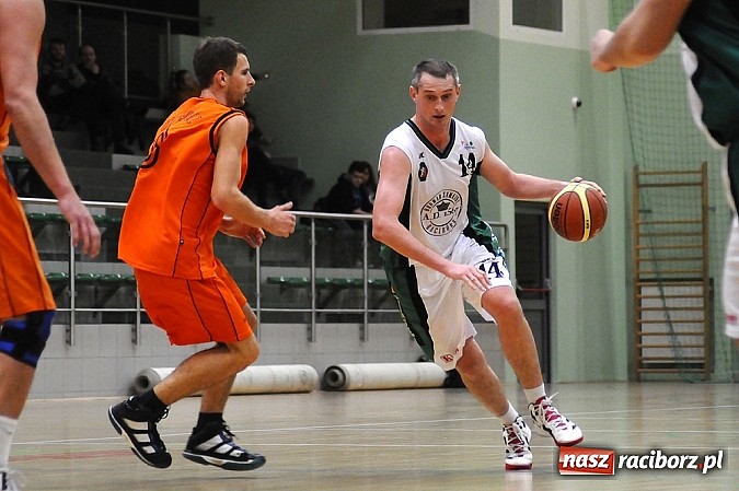 Zdjęcie w galerii na portalu naszraciborz.pl: Koszykówka. Święty Mikołaj łaskawy dla Katowic wiadomości z regionu