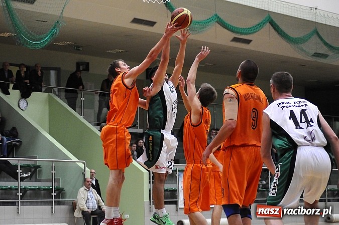 Zdjęcie w galerii na portalu naszraciborz.pl: Koszykówka. Święty Mikołaj łaskawy dla Katowic wiadomości z regionu