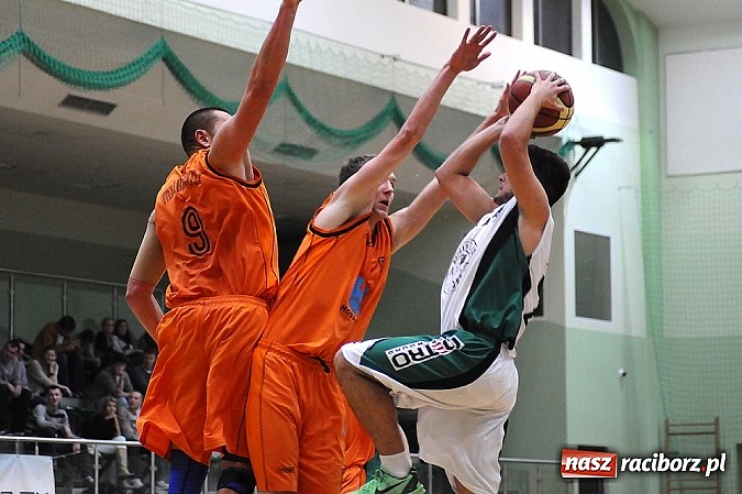 Zdjęcie w galerii na portalu naszraciborz.pl: Koszykówka. Święty Mikołaj łaskawy dla Katowic wiadomości z regionu