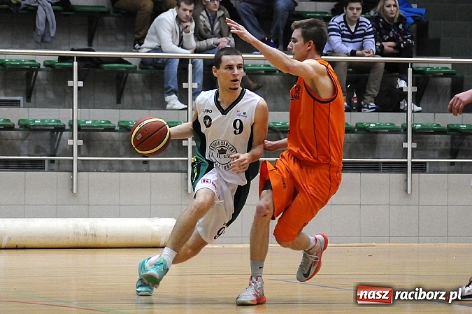 Zdjęcie w galerii na portalu naszraciborz.pl: Koszykówka. Święty Mikołaj łaskawy dla Katowic wiadomości z regionu