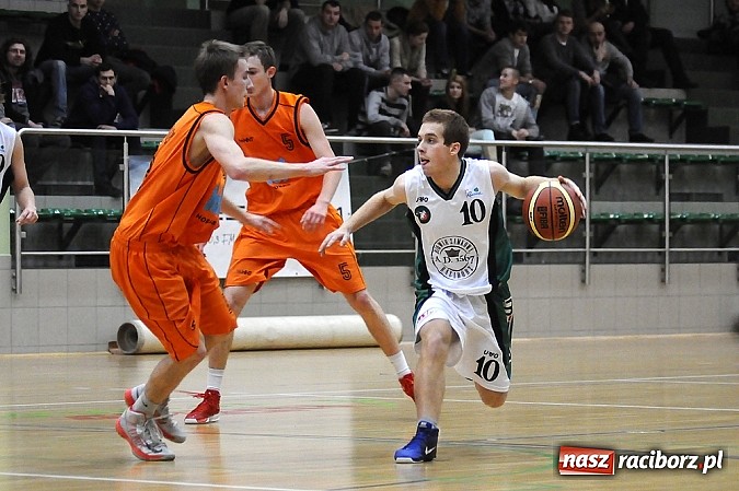 Zdjęcie w galerii na portalu naszraciborz.pl: Koszykówka. Święty Mikołaj łaskawy dla Katowic wiadomości z regionu