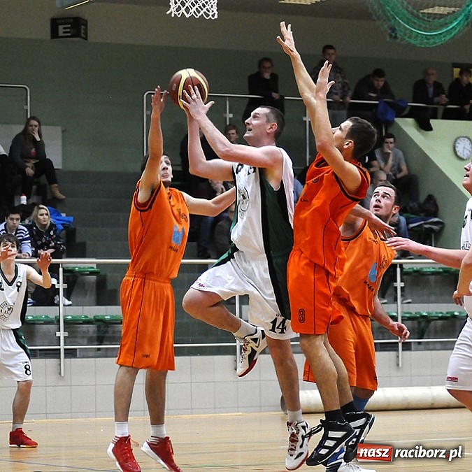 Zdjęcie w galerii na portalu naszraciborz.pl: Koszykówka. Święty Mikołaj łaskawy dla Katowic wiadomości z regionu