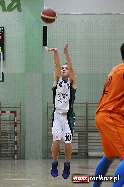 Zdjęcie w galerii na portalu naszraciborz.pl: Koszykówka. Święty Mikołaj łaskawy dla Katowic wiadomości z regionu