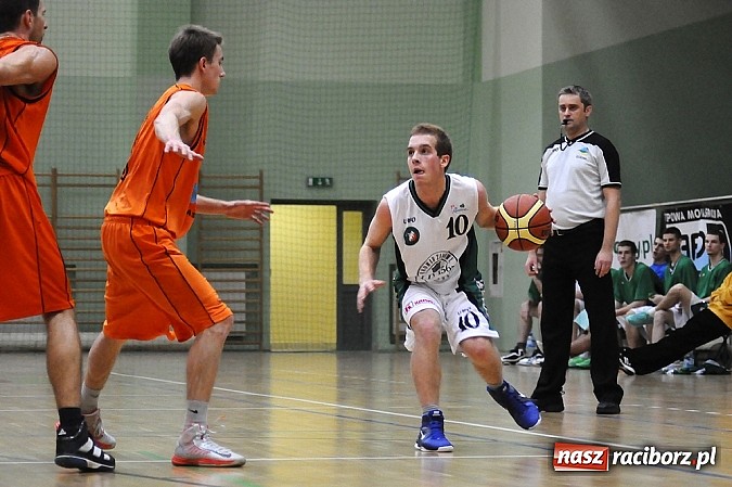 Zdjęcie w galerii na portalu naszraciborz.pl: Koszykówka. Święty Mikołaj łaskawy dla Katowic wiadomości z regionu