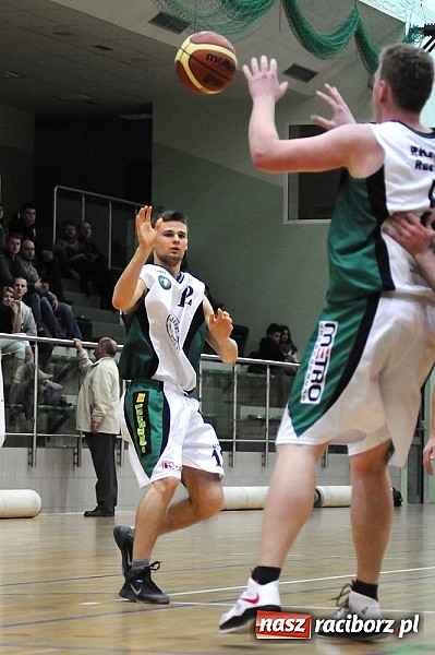 Zdjęcie w galerii na portalu naszraciborz.pl: Koszykówka. Święty Mikołaj łaskawy dla Katowic wiadomości z regionu