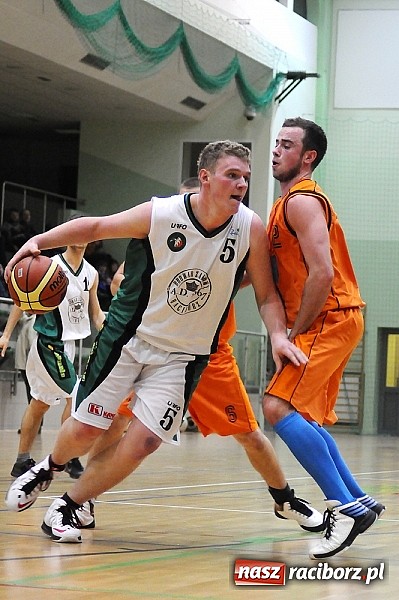 Zdjęcie w galerii na portalu naszraciborz.pl: Koszykówka. Święty Mikołaj łaskawy dla Katowic wiadomości z regionu