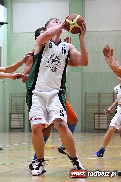 Zdjęcie w galerii na portalu naszraciborz.pl: Koszykówka. Święty Mikołaj łaskawy dla Katowic wiadomości z regionu