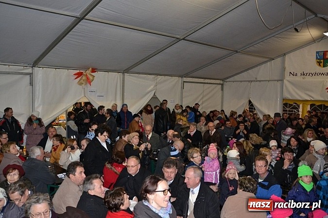 Zdjęcie w galerii na portalu naszraciborz.pl: Św. Mikołaj w Zabełkowie rozdał 150 paczek wiadomości z regionu