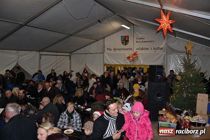 Zdjęcie w galerii na portalu naszraciborz.pl: Św. Mikołaj w Zabełkowie rozdał 150 paczek wiadomości z regionu