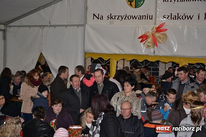 Zdjęcie w galerii na portalu naszraciborz.pl: Św. Mikołaj w Zabełkowie rozdał 150 paczek wiadomości z regionu