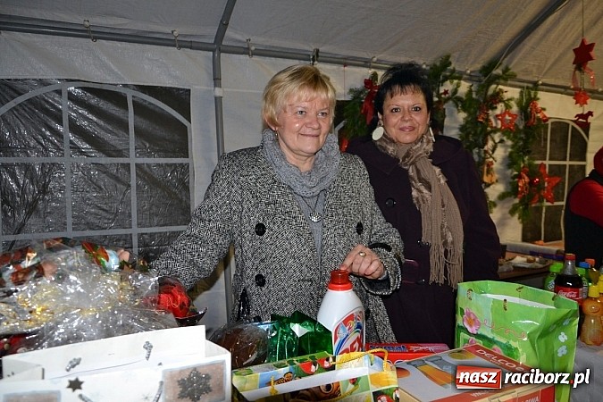 Zdjęcie w galerii na portalu naszraciborz.pl: Św. Mikołaj w Zabełkowie rozdał 150 paczek wiadomości z regionu