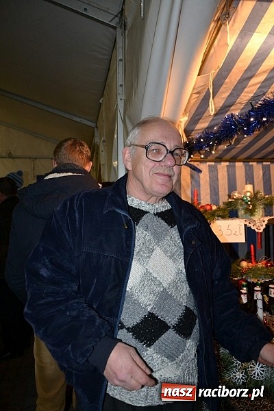 Zdjęcie w galerii na portalu naszraciborz.pl: Św. Mikołaj w Zabełkowie rozdał 150 paczek wiadomości z regionu