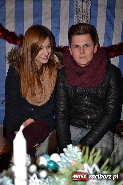 Zdjęcie w galerii na portalu naszraciborz.pl: Św. Mikołaj w Zabełkowie rozdał 150 paczek wiadomości z regionu