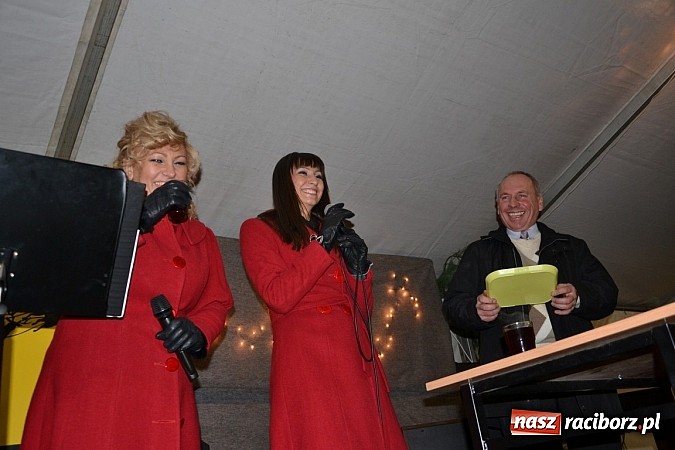 Zdjęcie w galerii na portalu naszraciborz.pl: Św. Mikołaj w Zabełkowie rozdał 150 paczek wiadomości z regionu