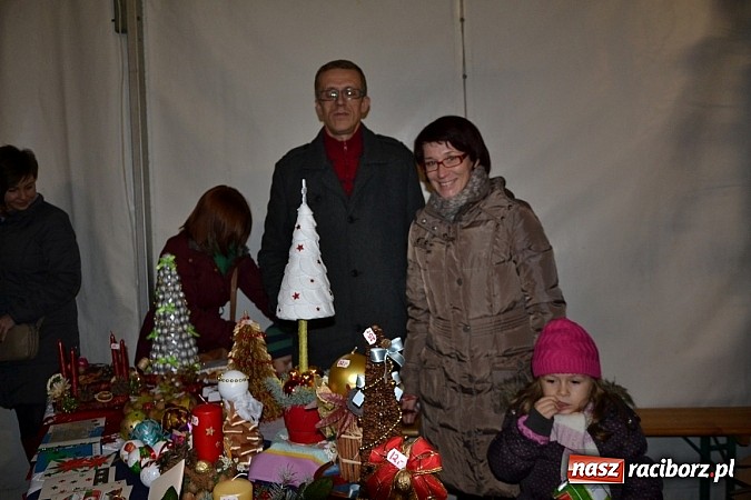 Zdjęcie w galerii na portalu naszraciborz.pl: Św. Mikołaj w Zabełkowie rozdał 150 paczek wiadomości z regionu