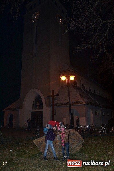 Zdjęcie w galerii na portalu naszraciborz.pl: Św. Mikołaj w Zabełkowie rozdał 150 paczek wiadomości z regionu