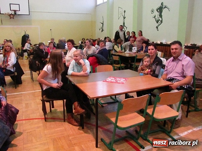Zdjęcie w galerii na portalu naszraciborz.pl: Tradycyjny kiermasz bożonarodzeniowy w Borucinie wiadomości z regionu