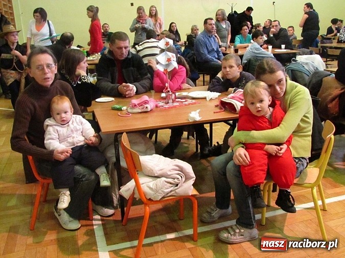 Zdjęcie w galerii na portalu naszraciborz.pl: Tradycyjny kiermasz bożonarodzeniowy w Borucinie wiadomości z regionu
