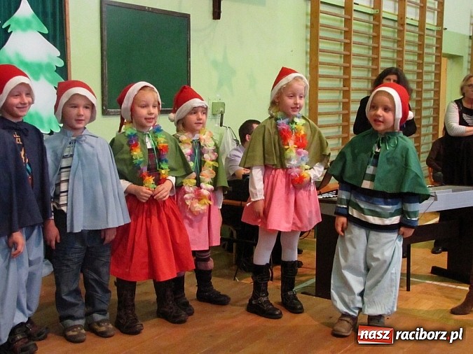 Zdjęcie w galerii na portalu naszraciborz.pl: Tradycyjny kiermasz bożonarodzeniowy w Borucinie wiadomości z regionu