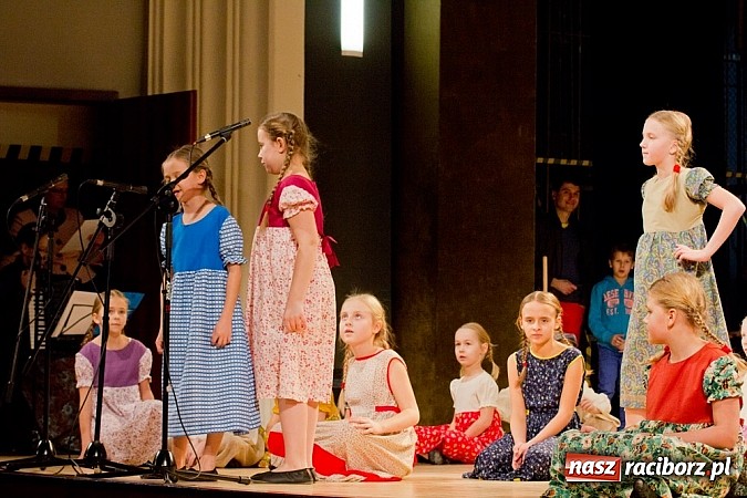 Zdjęcie w galerii na portalu naszraciborz.pl: Źródło tańczyło charytatywnie dla chorej Hani wiadomości z regionu