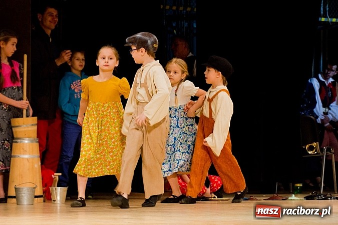Zdjęcie w galerii na portalu naszraciborz.pl: Źródło tańczyło charytatywnie dla chorej Hani wiadomości z regionu