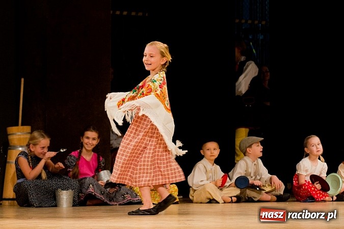 Zdjęcie w galerii na portalu naszraciborz.pl: Źródło tańczyło charytatywnie dla chorej Hani wiadomości z regionu