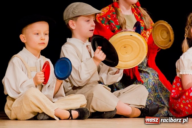 Zdjęcie w galerii na portalu naszraciborz.pl: Źródło tańczyło charytatywnie dla chorej Hani wiadomości z regionu