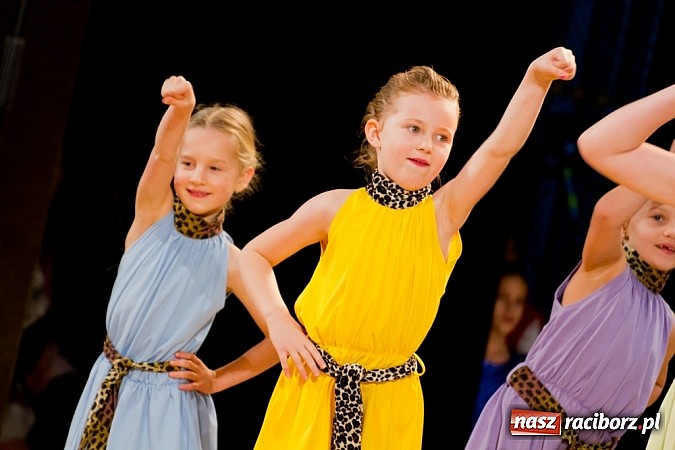 Zdjęcie w galerii na portalu naszraciborz.pl: Źródło tańczyło charytatywnie dla chorej Hani wiadomości z regionu