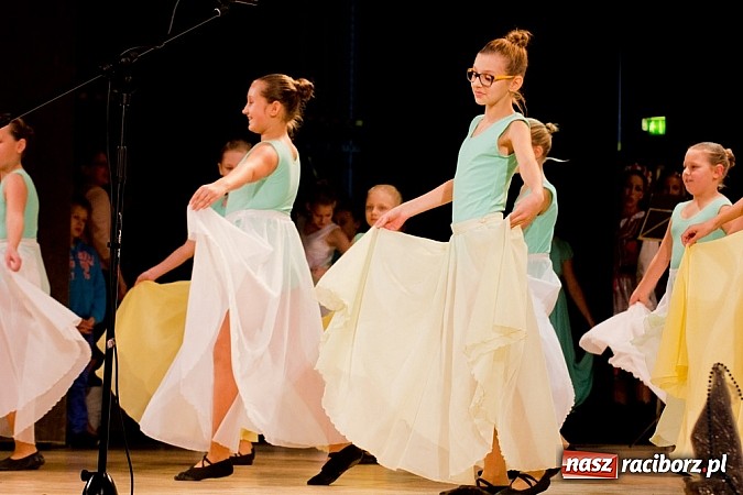 Zdjęcie w galerii na portalu naszraciborz.pl: Źródło tańczyło charytatywnie dla chorej Hani wiadomości z regionu