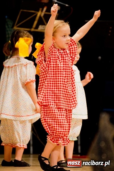 Zdjęcie w galerii na portalu naszraciborz.pl: Źródło tańczyło charytatywnie dla chorej Hani wiadomości z regionu