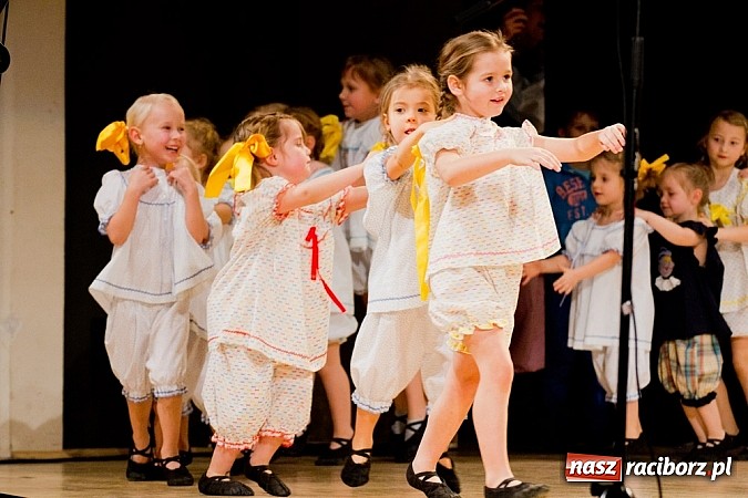 Zdjęcie w galerii na portalu naszraciborz.pl: Źródło tańczyło charytatywnie dla chorej Hani wiadomości z regionu