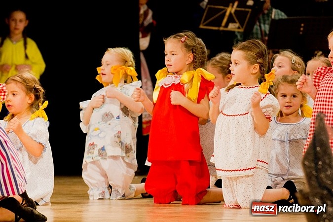 Zdjęcie w galerii na portalu naszraciborz.pl: Źródło tańczyło charytatywnie dla chorej Hani wiadomości z regionu