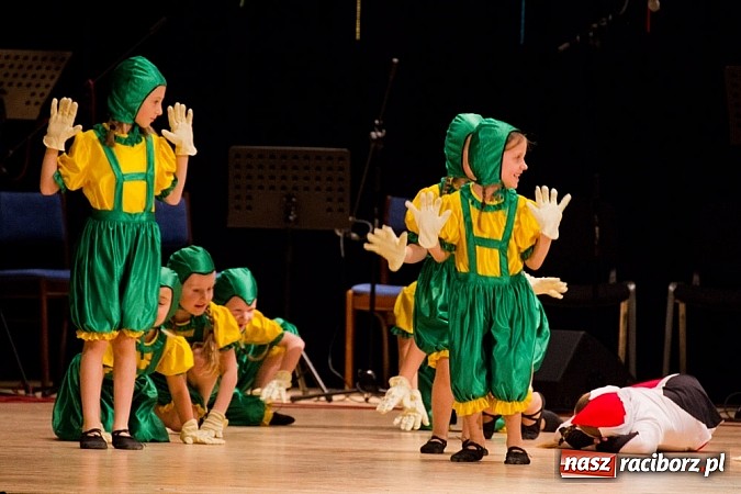 Zdjęcie w galerii na portalu naszraciborz.pl: Źródło tańczyło charytatywnie dla chorej Hani wiadomości z regionu