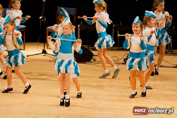 Zdjęcie w galerii na portalu naszraciborz.pl: Źródło tańczyło charytatywnie dla chorej Hani wiadomości z regionu