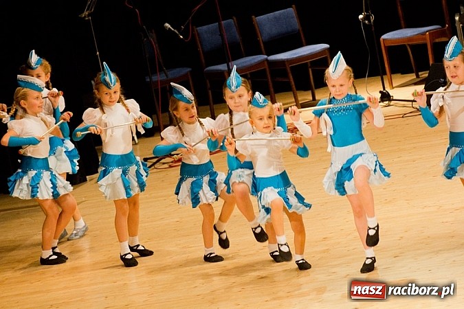 Zdjęcie w galerii na portalu naszraciborz.pl: Źródło tańczyło charytatywnie dla chorej Hani wiadomości z regionu