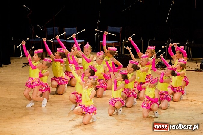 Zdjęcie w galerii na portalu naszraciborz.pl: Źródło tańczyło charytatywnie dla chorej Hani wiadomości z regionu