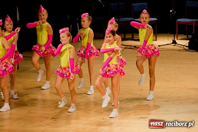 Zdjęcie w galerii na portalu naszraciborz.pl: Źródło tańczyło charytatywnie dla chorej Hani wiadomości z regionu